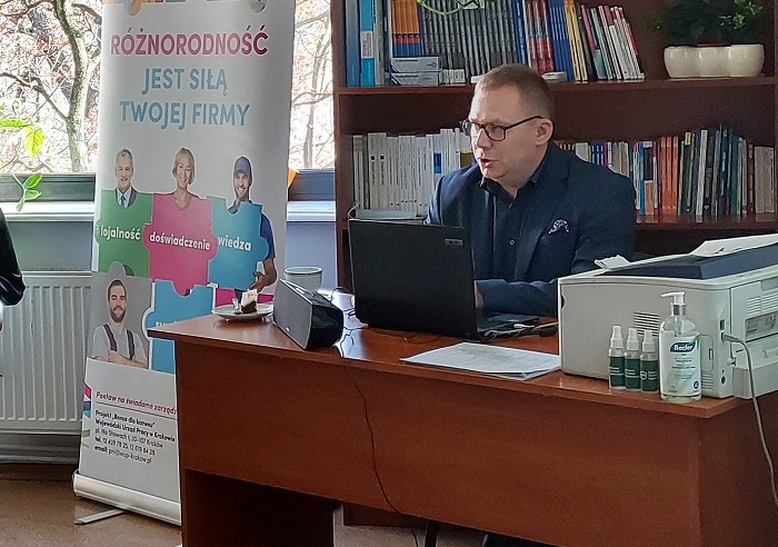 Marcin Krzowski z Wojewódzkiego Urzędu Pracy w Krakowie opowiada o projekcie pilotażowym dla biznesu