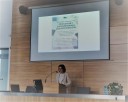 Joanna Smolik, zastępca kierownika Centrum Aktywizacji Zawodowej prezentuje zasady dotyczące zatrudnienia cudzoziemców